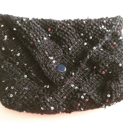 Une petite pochette en coton  et crochet tunisien