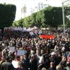 TUNISIE : DES MILLIERS DE MANIFESTANTS SYNDICAUX ET PROGRESSISTES DANS LES RUES DE TUNIS POUR PROTESTER CONTRE LA POLITIQUE ANTI-SOCIALE ET PRO-IMPERIALISTE DU GOUVERNEMENT MENE PAR LES ISLAMISTES