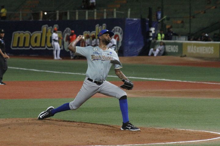 Martínez y Cuadrado guiaron a Magallanes para completar barrida frente a Caribes en Puerto La Cruz 