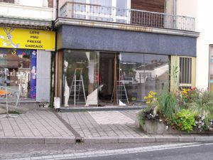 La vitrine du n° 98 rue Clemenceau à Algrange vole en éclats