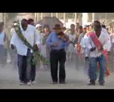 Les habitants d'El Carmen et toute leur famille se souviennent de Don Amador, grand zapateador de Chinchano, accompagné de Máximo Damían, célèbre violoniste d'Ayacuchano ...