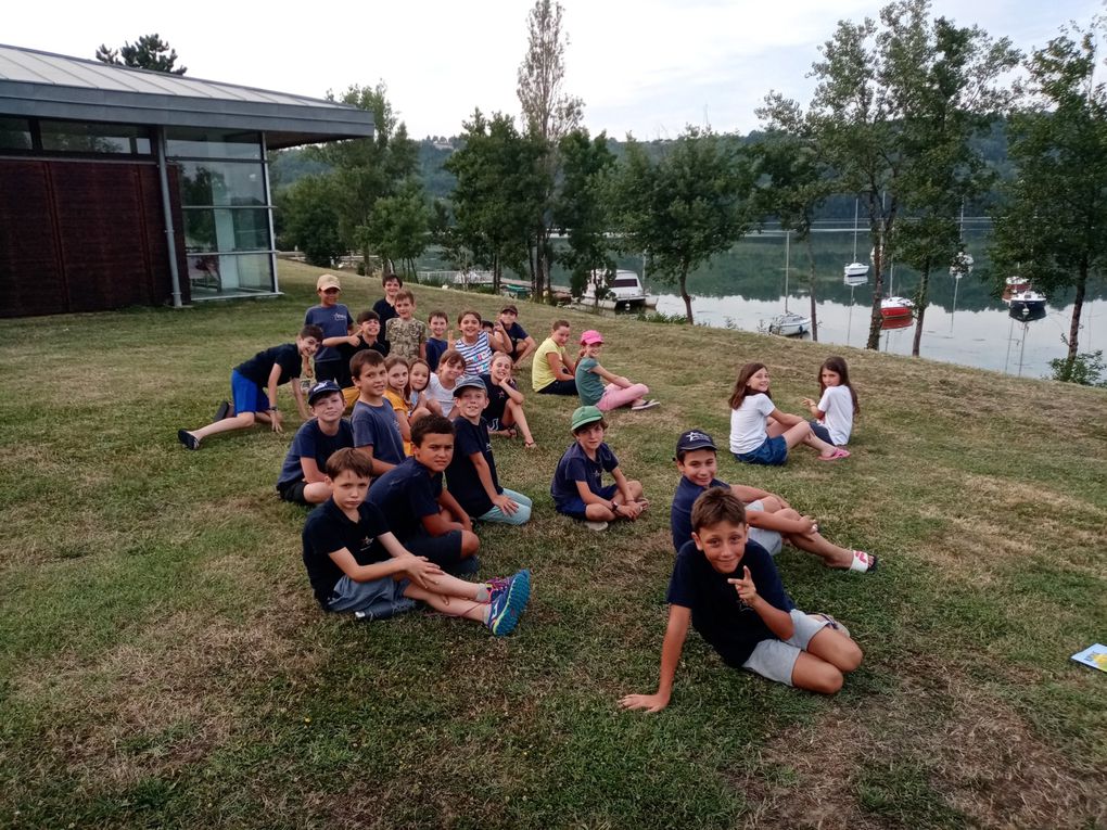 14h30: arrivée à la base de loisirs de Saint-Nicolas-de-la-Grave. Au programme: goûter, installation dans les chambres, jeux collectifs, parcours de santé, balade sur le bord de la Garonne, dîner…