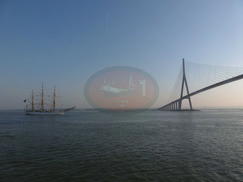 Voilà une belle expérience que de remonter la Seine et ses splendides paysages à bord d'un navire comme le Götheborg. Bienvenue à bord pour cette navigation de 6 heures !