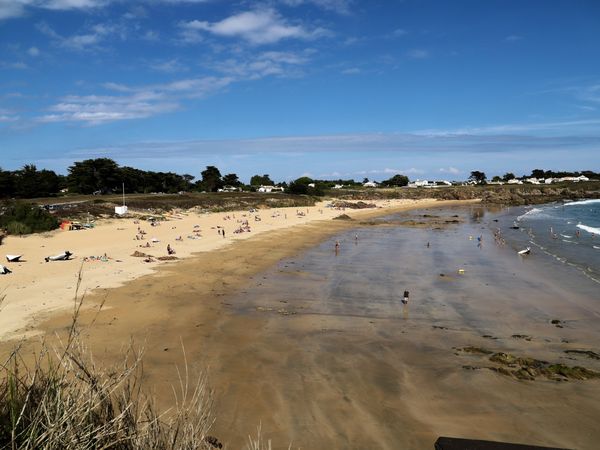 Ici en image, certaines plages parmi les plus belles de l'île...en cette saison toutes ont le charme du vide et du silence et vous rendent l'énergie du bien-être...La plage "des Vieilles", la plage des "Sabias", la plage de "Ker Daniau" ou "Belle Maison", la merveilleuse plage des "Soux" et j'en passe tant d'autres que nous avons pudiquement visité. 