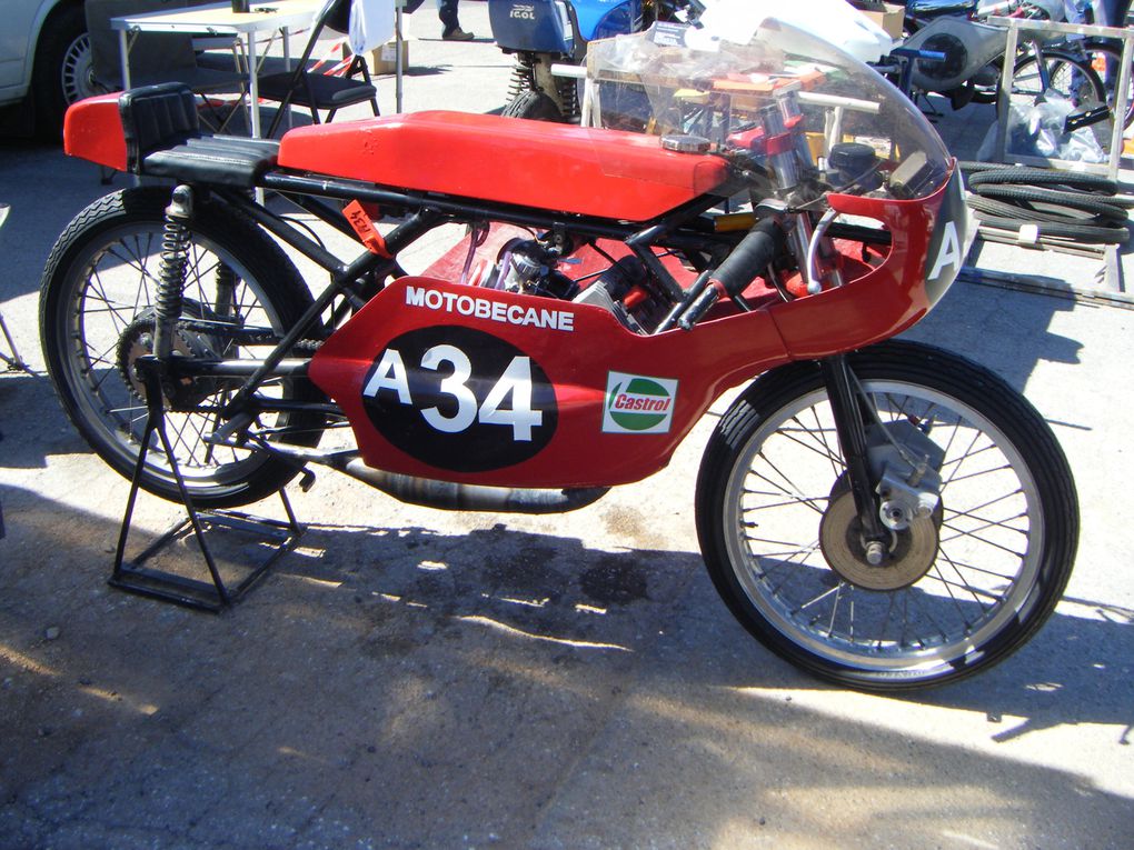 Les coupes moto légende ont eu lieu le week-end du 30 et 31 Mai 2009.
Voiçi 2 albums photo concernant un panache de motos de 1900 à 1990.QUE DU BONHEUR!
Félicitations à toute l'équipe de MOTO LEGENDE.Cliquez sur les 2 albums photos.VINCENTEAM