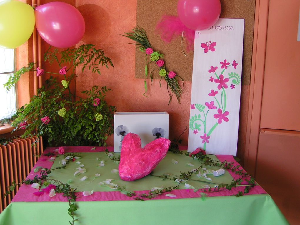 Des id&eacute;es de d&eacute;coration pour le mariage de la carte d'inviation, &agrave; la d&eacute;coration de la table, table ap&eacute;ro, table honneur,&nbsp; faire part et autres. De la fabrication&nbsp;&nbsp; dans l'atelier &agrave; la mise en place dans la salle pour le mariage
