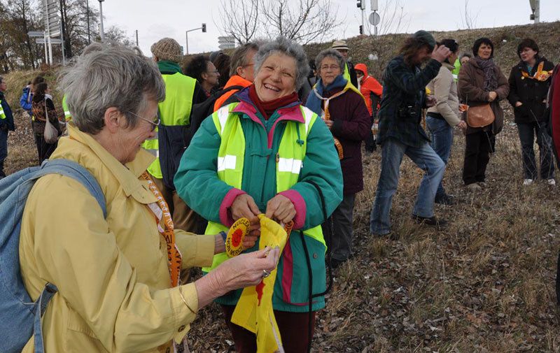 La grande chaine humaine à St Vallier (26) le 11 mars 2012