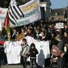 Article du monde concernant la mobilisation d'un village en France pour des sans-papiers