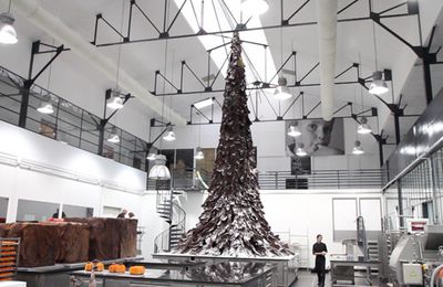 un arbre géant en chocolat ! 10 m...pour Téléthon 2010.