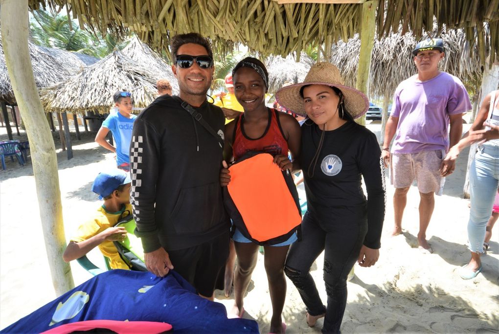 Fundación &quot;Dar Más que Recibir&quot; entrega kits escolares a escuela en la Bahía de Patanemo, Puerto Cabello