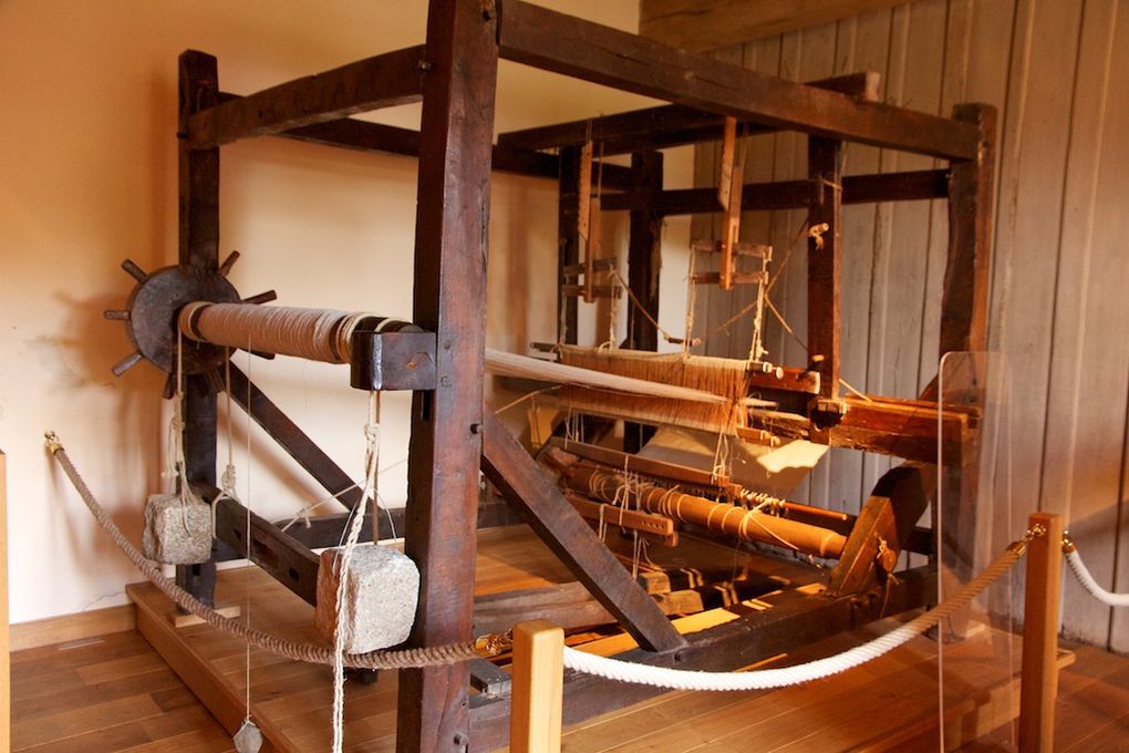 La Maison des Toiles à Saint-Thélo et l'Atelier-Musée du Tissage à Uzel retracent l'histoire de la route du lin entre Quintin et Loudéac.