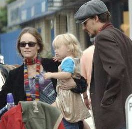 La fille de Johnny Depp et de Vanessa Paradis gravement malade