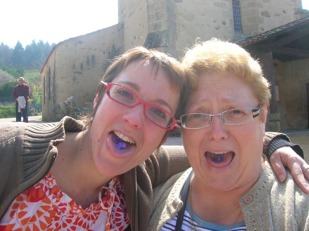 Cél et Laurent ont réuni leur famille pour fêter leur PACS en Auvergne. Une semaine de gastronomie et de découvertes du pays pour célébrer leur union.