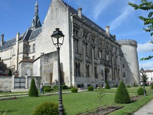 En passant par Angoulême... sur la route des vacances...