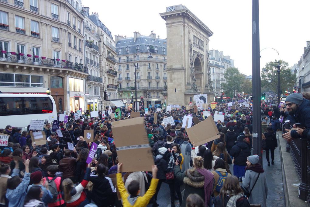 A associação Azmari numa Marcha contra os feminicídios e as violências contra as mulheres, em Paris em 23 de Novembro de 2019.