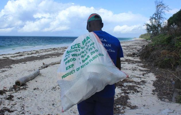 «Moins de plastique, plus de vie»: des écologistes manifestent avant une réunion internationale à Nairobi
