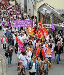 CH de Morlaix. 500 manifestants descendent en ville