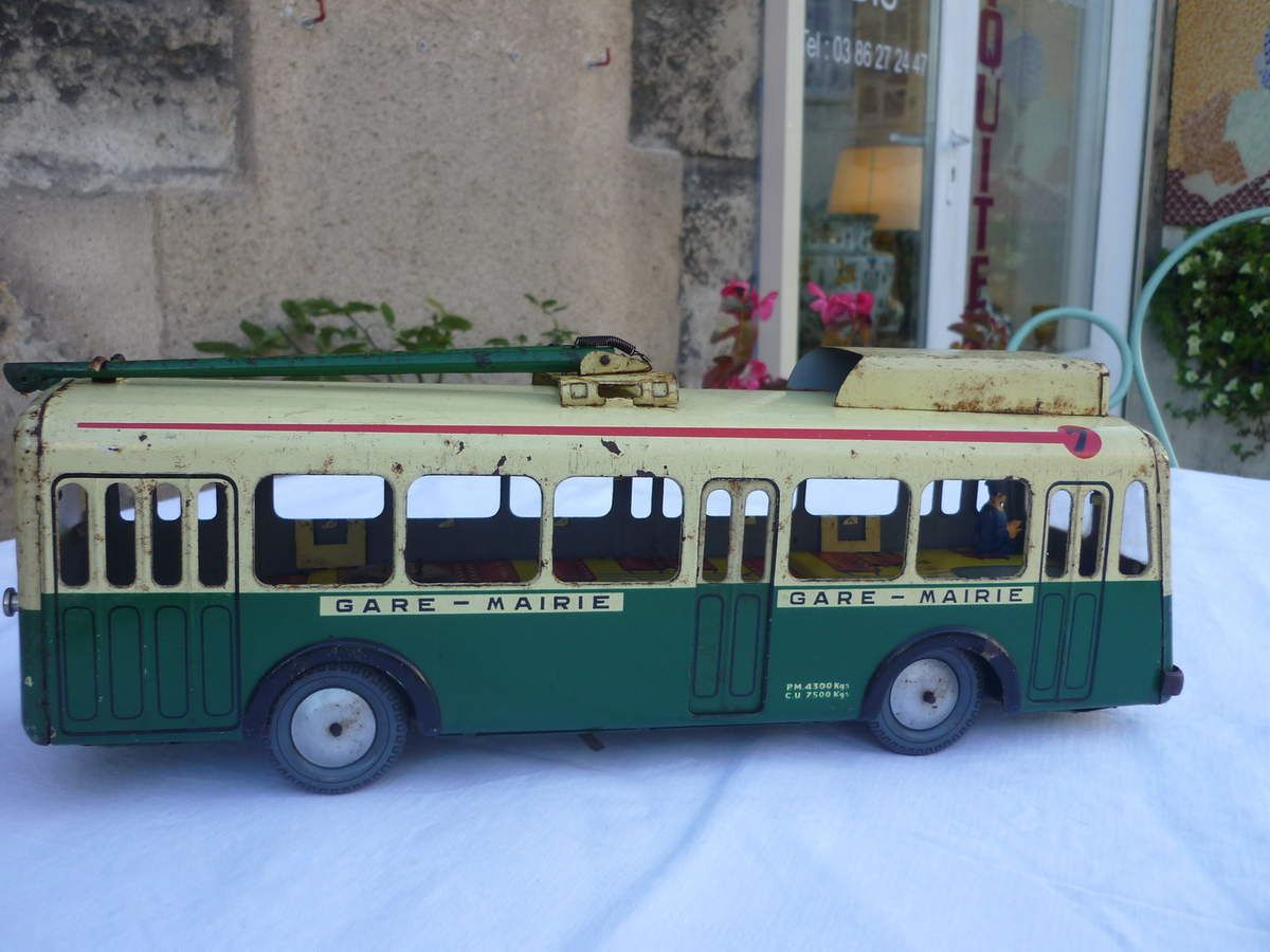 Bus, trolley en tôle Joustra à vendre