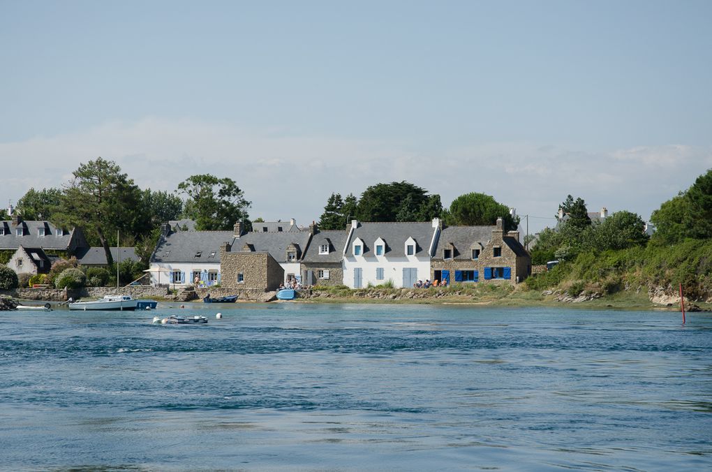 Au mouillage à l'île Teviec puis au Port d'Etel en passant par la barre et son courant