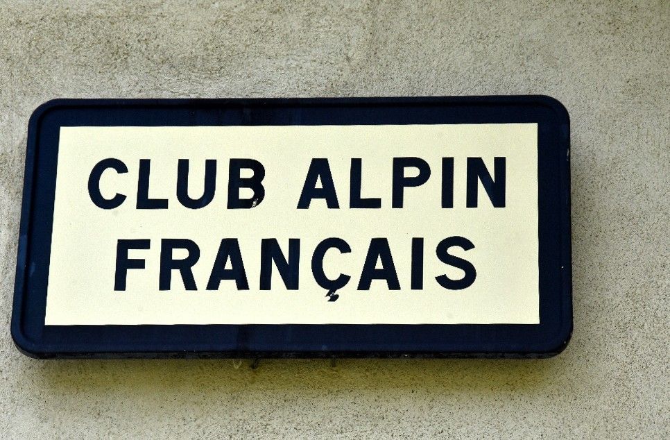 LA MADONE A OUVERT UNE FENETRE DANS LE CIEL (1)
