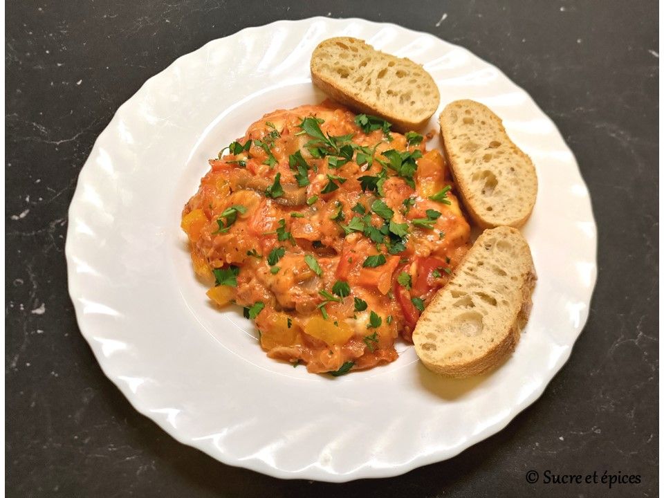 Poêlée de légumes façon chakchouka au fromage - Recette en vidéo