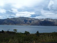 Sur la route en direction de Wanaka.. les immenses lacs nous accueil 