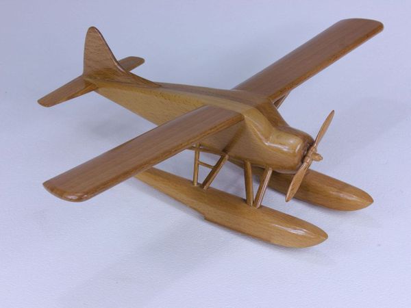 De Havilland Canada DHC2 Beaver (Canada, échelle : 1/45°, bois : hêtre)