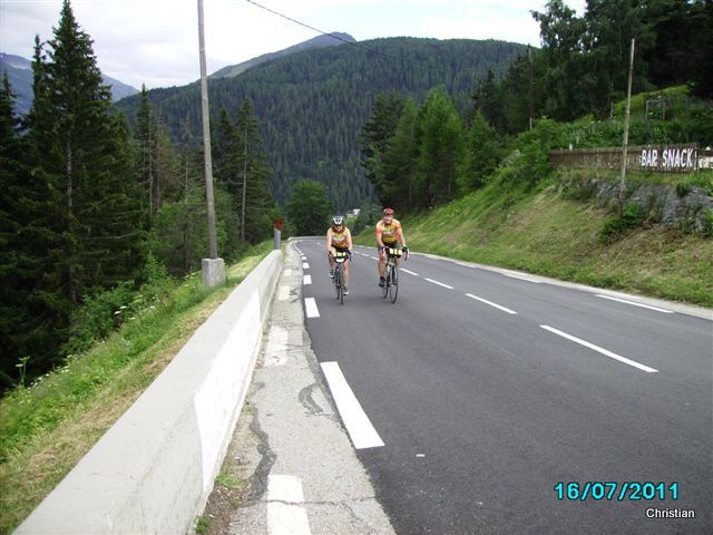 Participation du VCV au Brevet Alpin Cyclotouriste les 16 et 17 Juillet 2011 avec la visite à La Roche de Solutré au retour