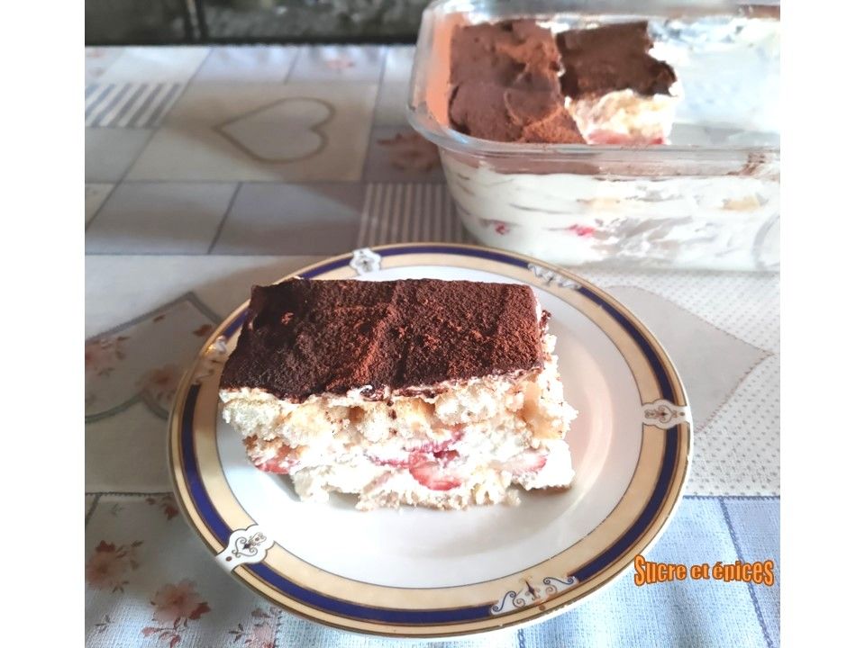 Tiramisu aux fraises, sans oeufs et sans cuisson - Recette en vidéo