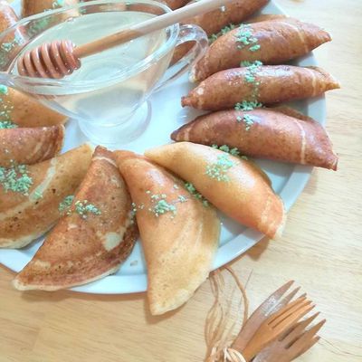 Atayef aux amandes, raisins secs et eau de rose (crèpe à milles trous, baghrir) / Recette Libannaise