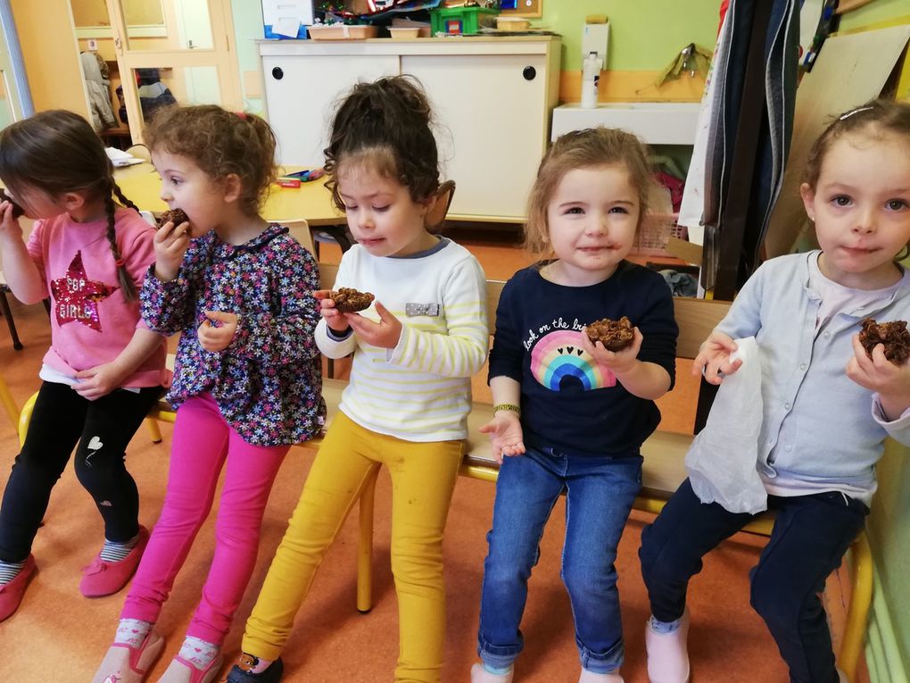 Je ne sais pas dans les familles des Petits/Moyens mais à l'école, ces roses des sables ont été très appréciées ! Miam !