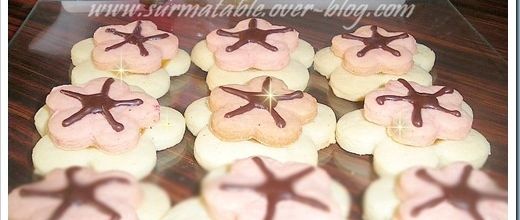SABLéS EN FLEURS SUPERPOSéES VANILLE / FRAISE