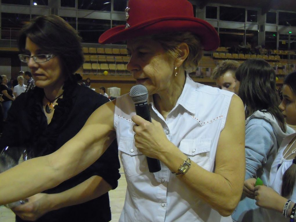 Le Bal du TELETHON organisé par Nadine et les CRAZY BOOTS COUNTRY, animé par Brigitte et CADANCE