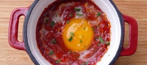 uovo in purgatorio al arrabbiata (oeuf, sauce arrabbiata)