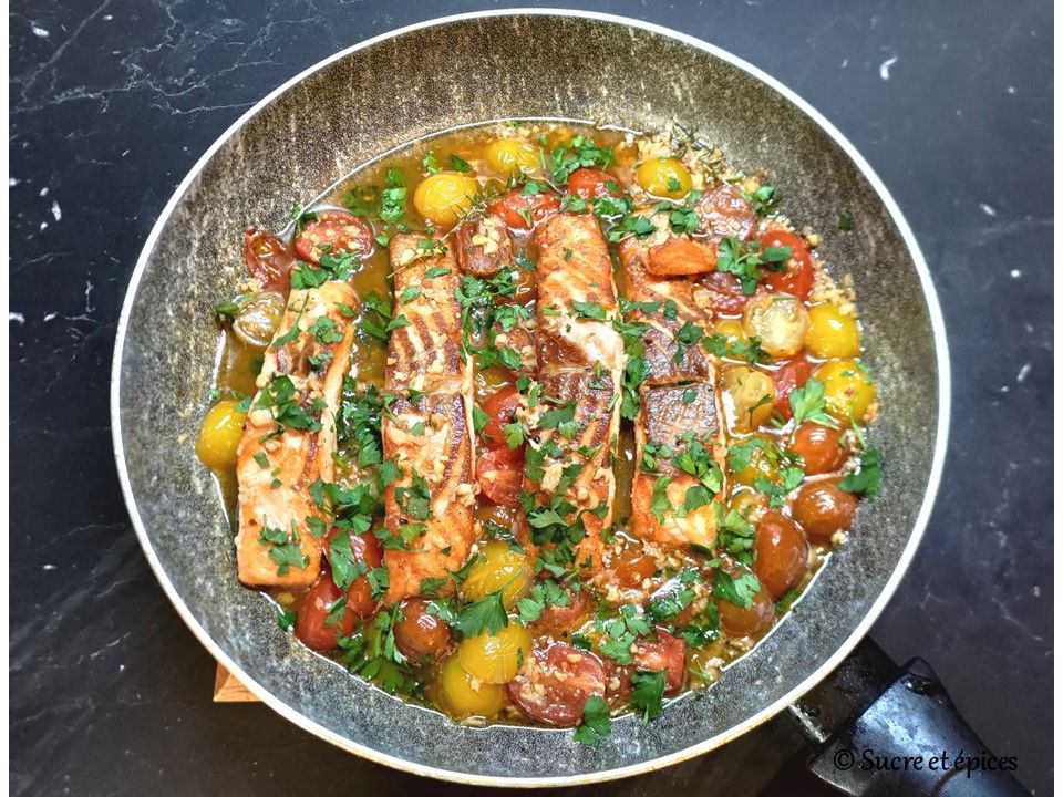 Pavés de saumon aux tomates cerises - Recette en vidéo