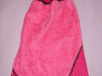 tissus éponge fushia, pour la serviette, tissus pois et tissus petit chaperon rouge, dentelle marron, fermeture blanche