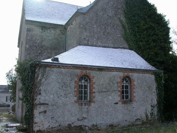 Ben c'est clair non ? Ce sont les photos de la chapelle lors de notre achat !