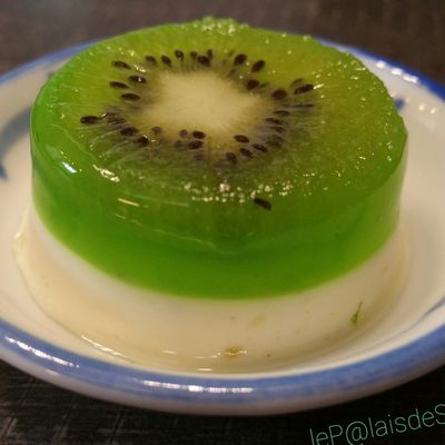 Panna Cotta Kiwi en gelée de citron vert et chocolat blanc