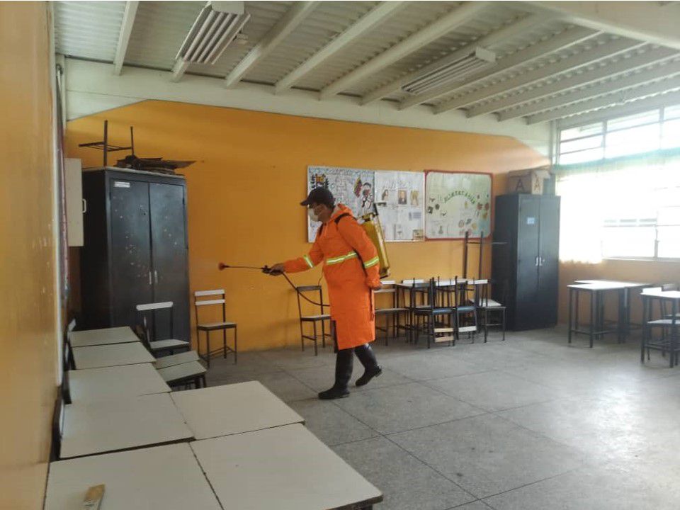 En instituciones educativas de Carabobo inició primera jornada de desinfección para regreso a clases 2021 - 2022