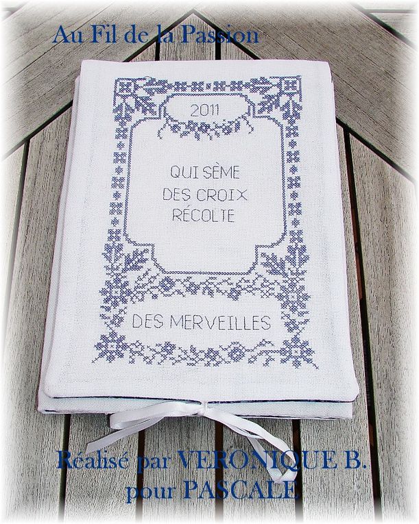 échange de petits coussins brodés lors de notre réunion de rentrée de septembre 2008
mais aussi, échange de cadeaux de février 2009
et de mars 2010
et de l'été 2010