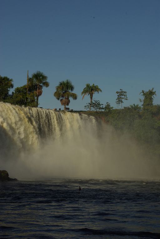 Je suis partie avec une équipe photo, trois ryder, un directeur artistique, un photographe et moi en assistante stylisme/ photo ainsi qu'une ethnologue qyui nous accueillient là bas, pour trois semaines dans une réserve indienne. Magnifique rencon