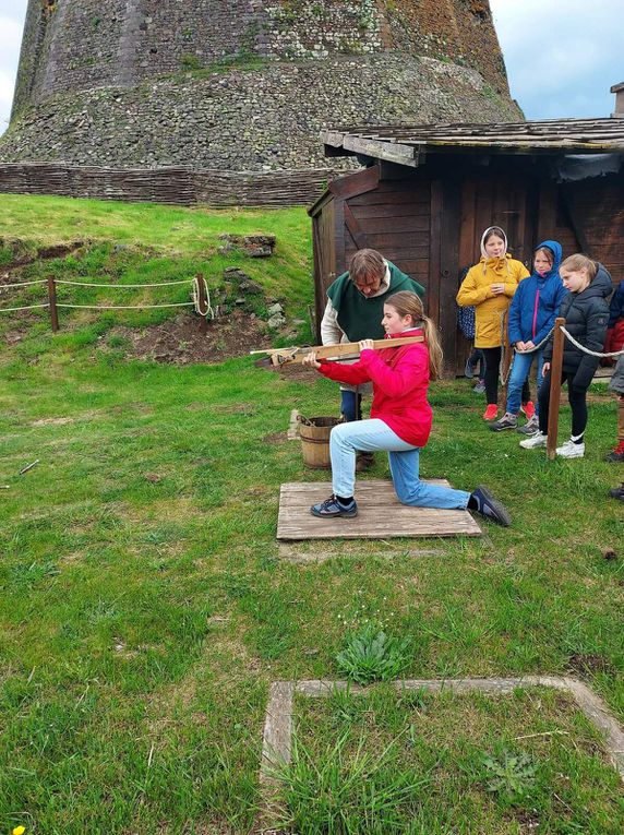 Classe de découvertes : JOUR 4 : en route pour le Château de Murol et lac Pavin