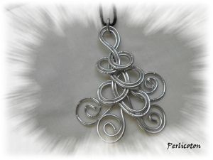 Pendentif lacets d'aluminium