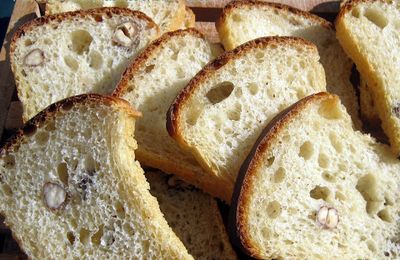 Pain à la semoule, noisettes et levain kayser