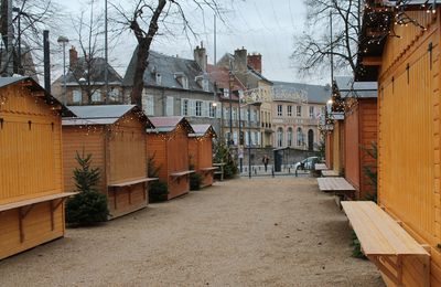 Noël et étrennes : les baraques sur les Cours 