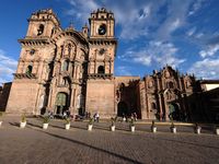 Cuzco, ses chiens "mannequins", ses rues pleines de charme, un petit bar "galerie photos" dans lequel j'ai passé un super moment à discuter photos et ses églises coloniales majestueuses... 