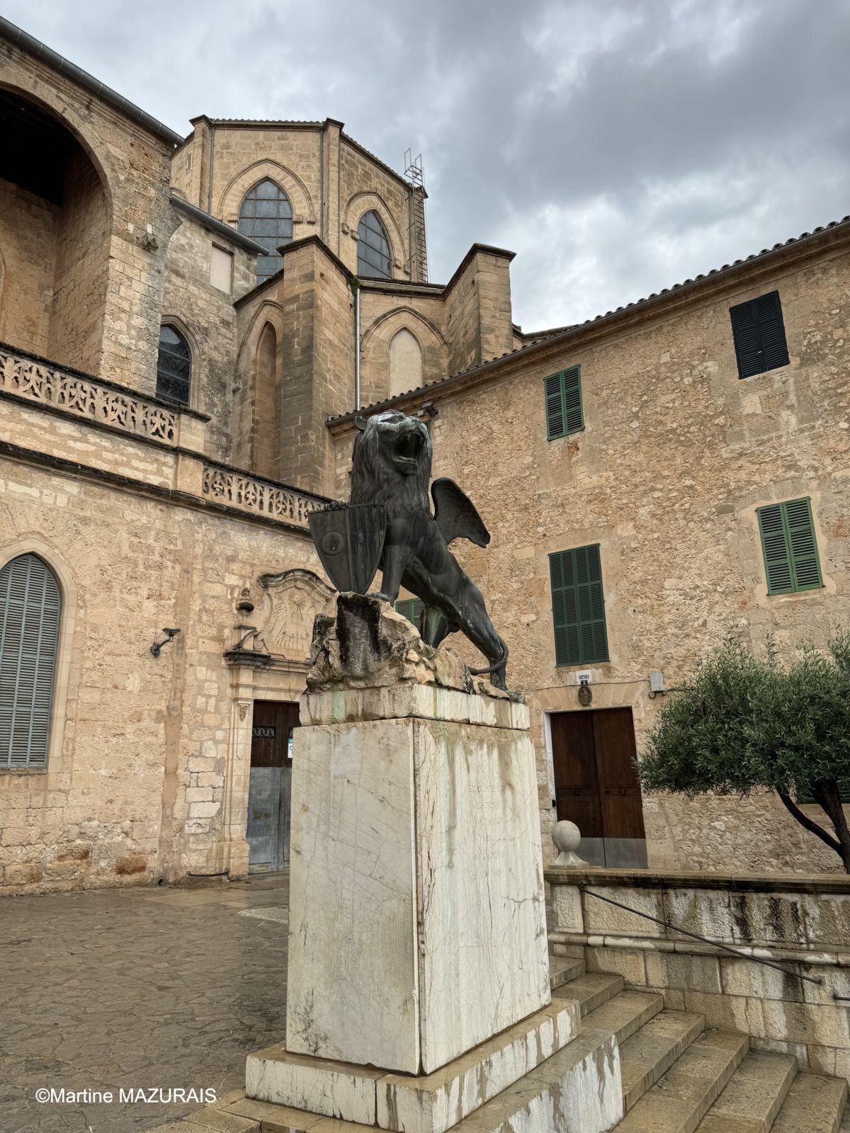 Sineu Statue lion ailé