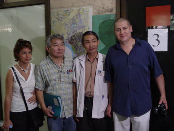 A Vientiane,l'équipe de l'AMLF a continue d'oeuvrer; continu à donner des cours de formation de perfectionnement en médecine, et en droit de la santé; l'hopital Mahosot (Vientiane). La rencontre de fin de mission  s'est déroulée; à Tam Nak Lao merveilleusement comme autrefois.