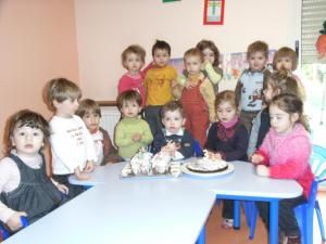 Célian et Marie fêtent leurs 3 ans à la crèche. 