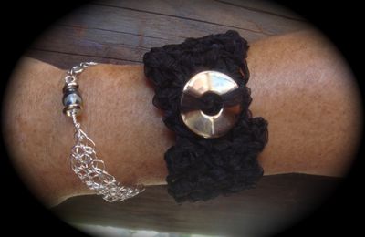 bracelet en ruban crocheté noir